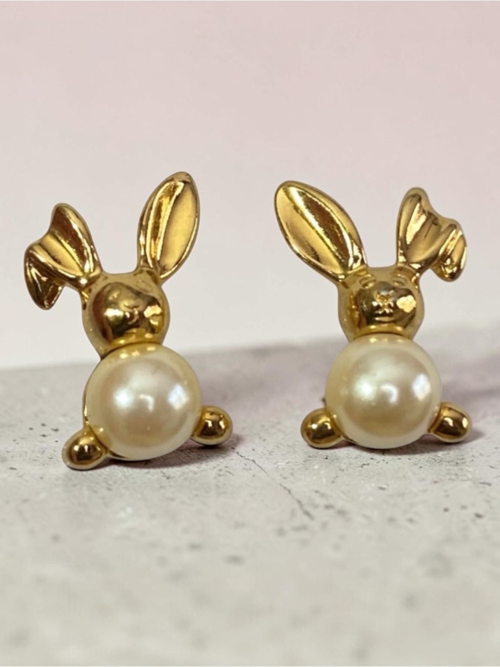 Avon Gold Tone Bunny Pearl Earrings